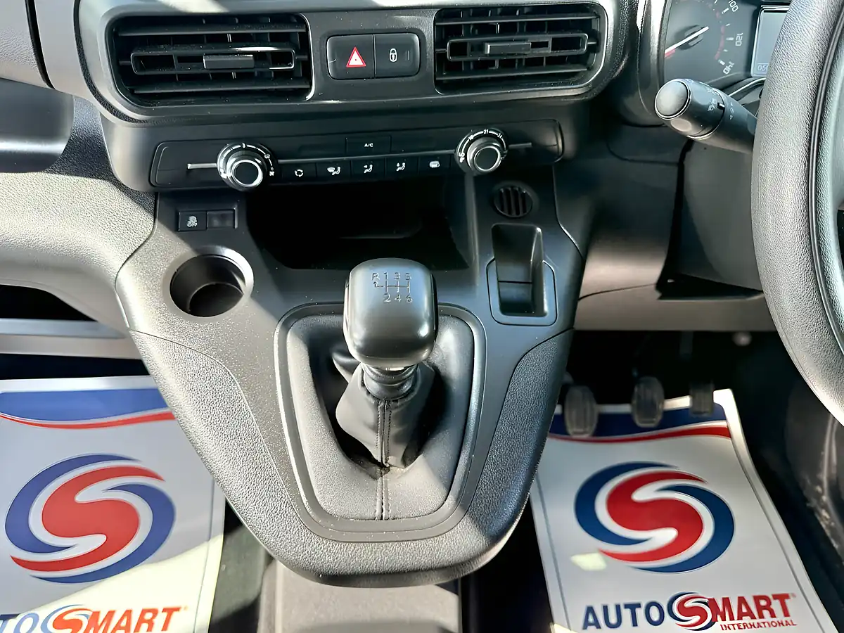 Used 2022 Toyota Proace City Active Vivid White - Interior and Exterior details 18