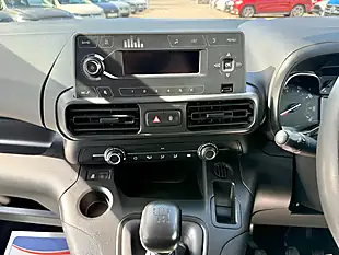 Used 2022 Toyota Proace City Active Vivid White - Interior and Exterior details 19