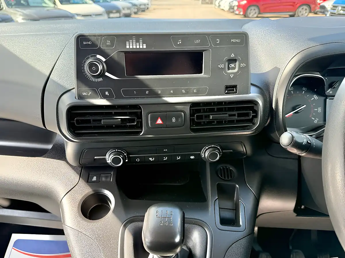 Used 2022 Toyota Proace City Active Vivid White - Interior and Exterior details 19