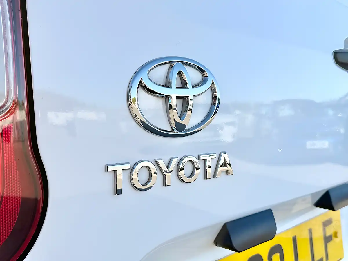 Used 2022 Toyota Proace City Active Vivid White - Interior and Exterior details 10