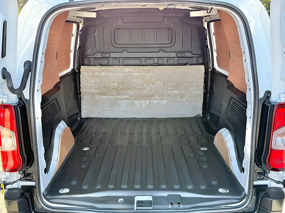 Used 2022 Toyota Proace City Active Vivid White - Interior and Exterior details 12