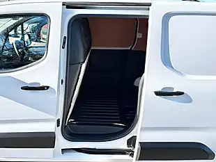 Used 2022 Toyota Proace City Active Vivid White - Interior and Exterior details 13