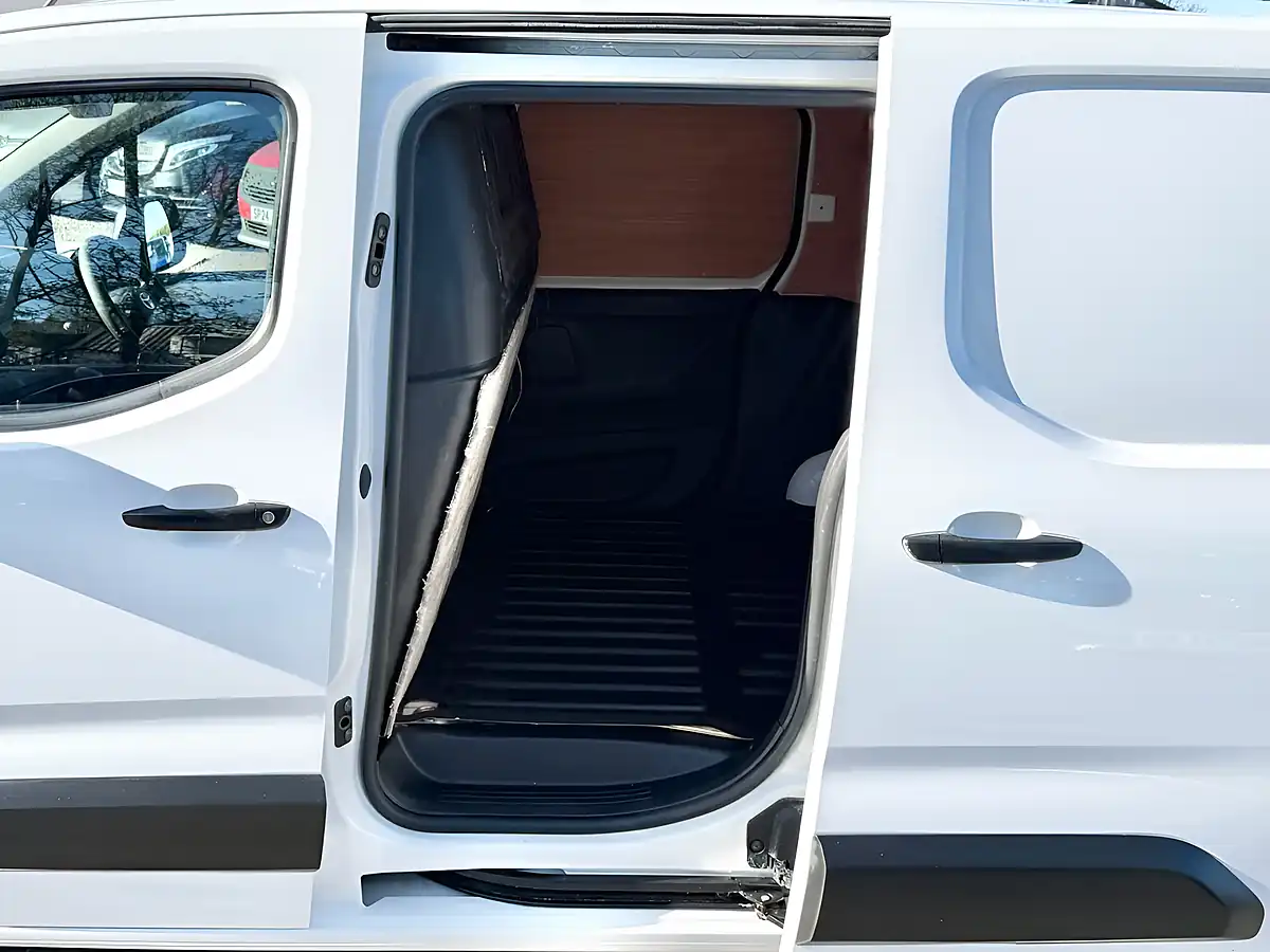 Used 2022 Toyota Proace City Active Vivid White - Interior and Exterior details 13