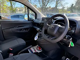 Used 2022 Toyota Proace City Active Vivid White - Interior and Exterior details 15