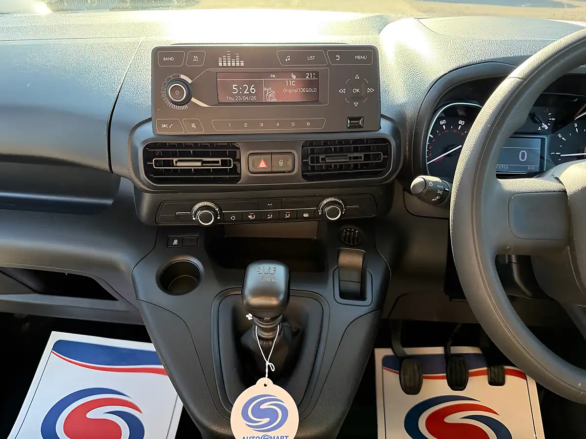 Used 2022 Toyota Proace City Active Vivid White - Interior and Exterior details 18