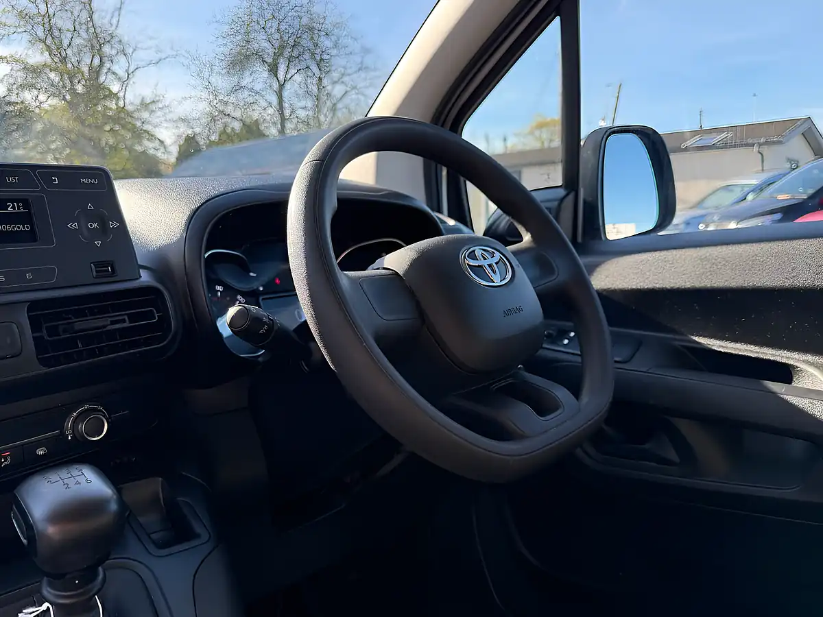 Used 2022 Toyota Proace City Active Vivid White - Interior and Exterior details 19