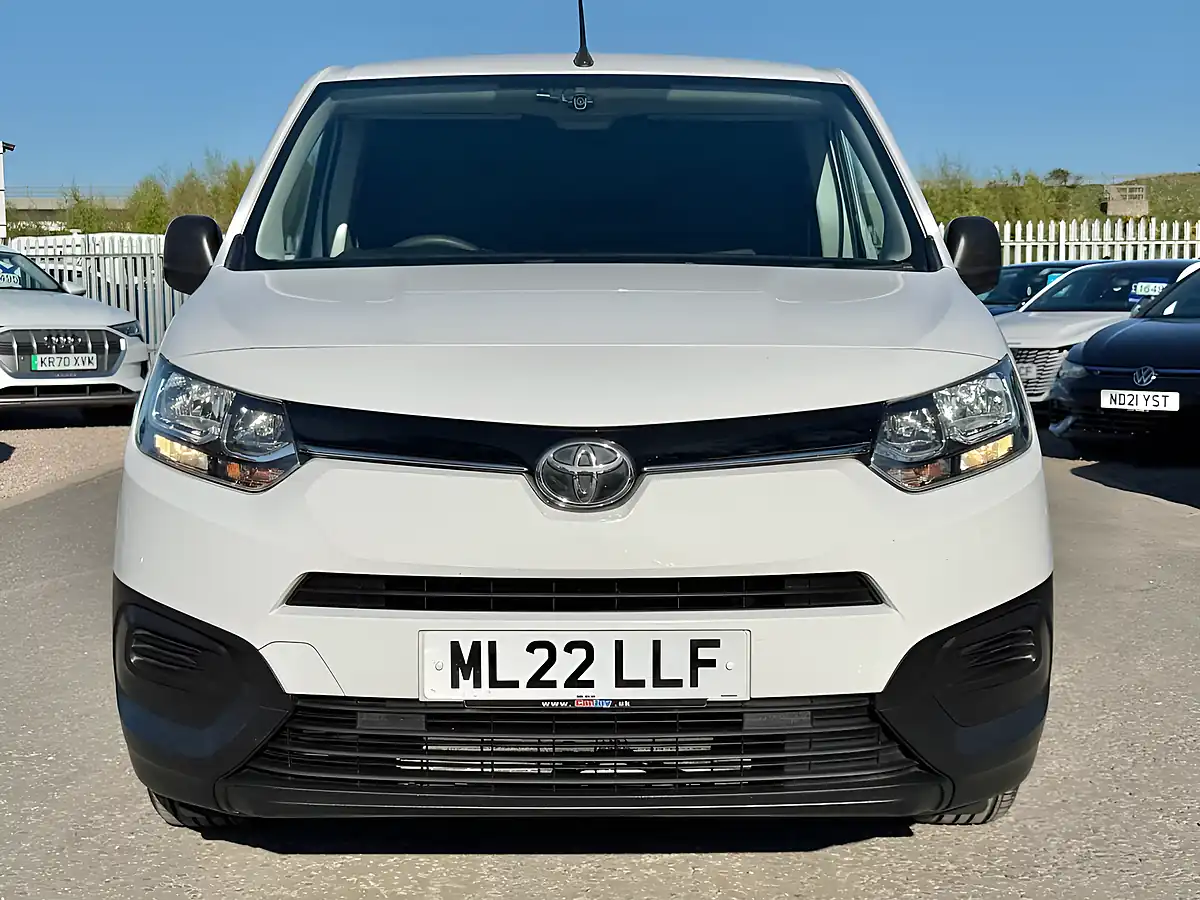 Used 2022 Toyota Proace City Active Vivid White - Interior and Exterior details 2