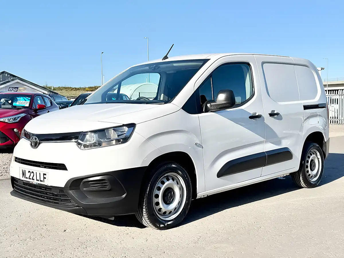 Used 2022 Toyota Proace City Active Vivid White - Interior and Exterior details 3