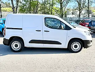 Used 2022 Toyota Proace City Active Vivid White - Interior and Exterior details 4