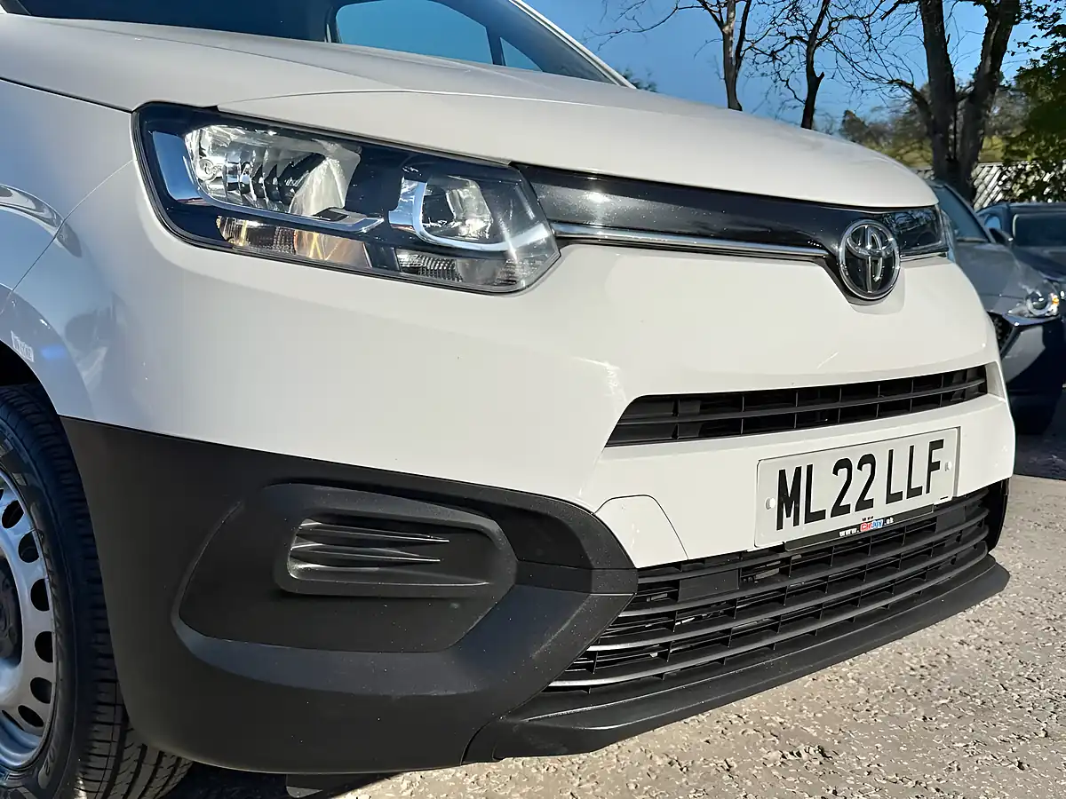Used 2022 Toyota Proace City Active Vivid White - Interior and Exterior details 8