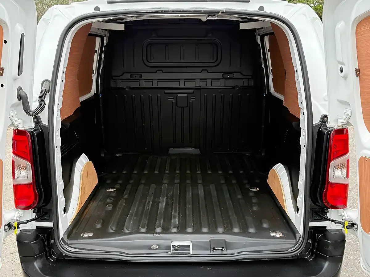 Used 2022 Toyota Proace City Active Vivid White - Interior and Exterior details 11