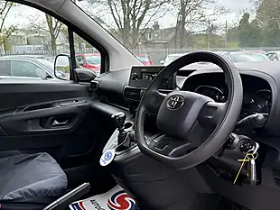 Used 2022 Toyota Proace City Active Vivid White - Interior and Exterior details 14