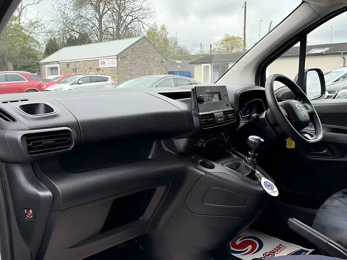 Used 2022 Toyota Proace City Active Vivid White - Interior and Exterior details 15