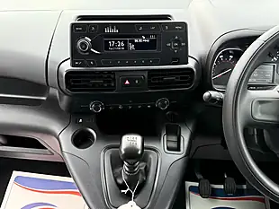 Used 2022 Toyota Proace City Active Vivid White - Interior and Exterior details 18
