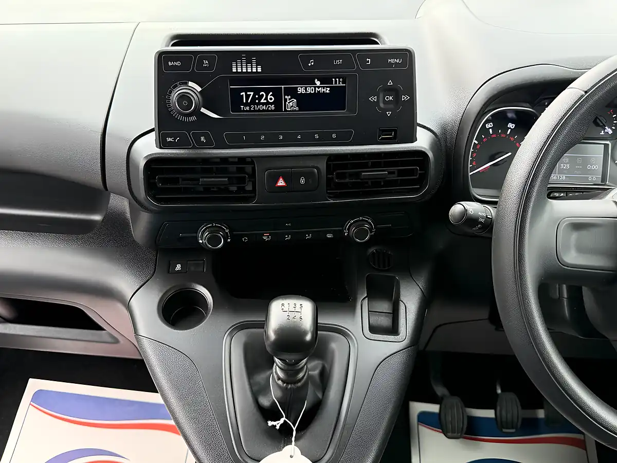 Used 2022 Toyota Proace City Active Vivid White - Interior and Exterior details 18