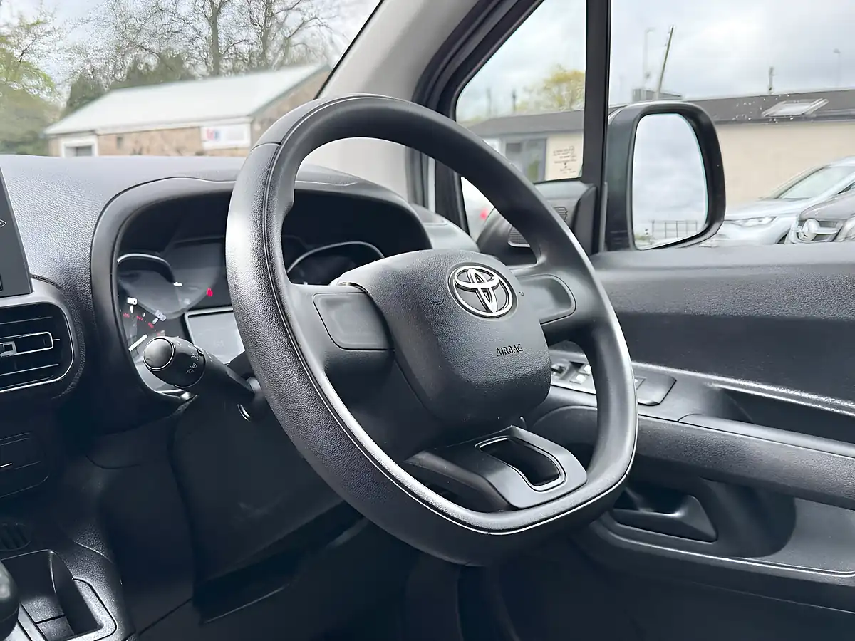 Used 2022 Toyota Proace City Active Vivid White - Interior and Exterior details 19