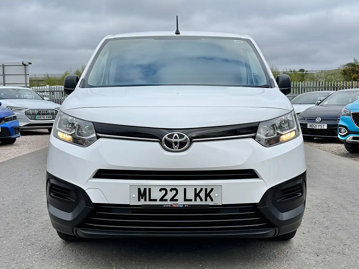 Used 2022 Toyota Proace City Active Vivid White - Interior and Exterior details 2