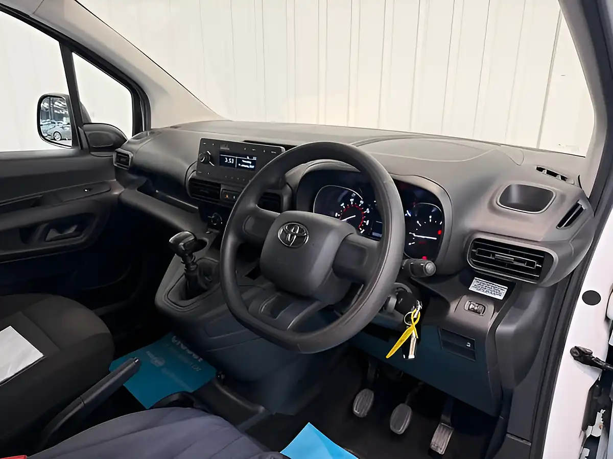 Used 2022 Toyota Proace City Active Vivid White - Interior and Exterior details 10