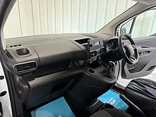 Used 2022 Toyota Proace City Active Vivid White - Interior and Exterior details 11