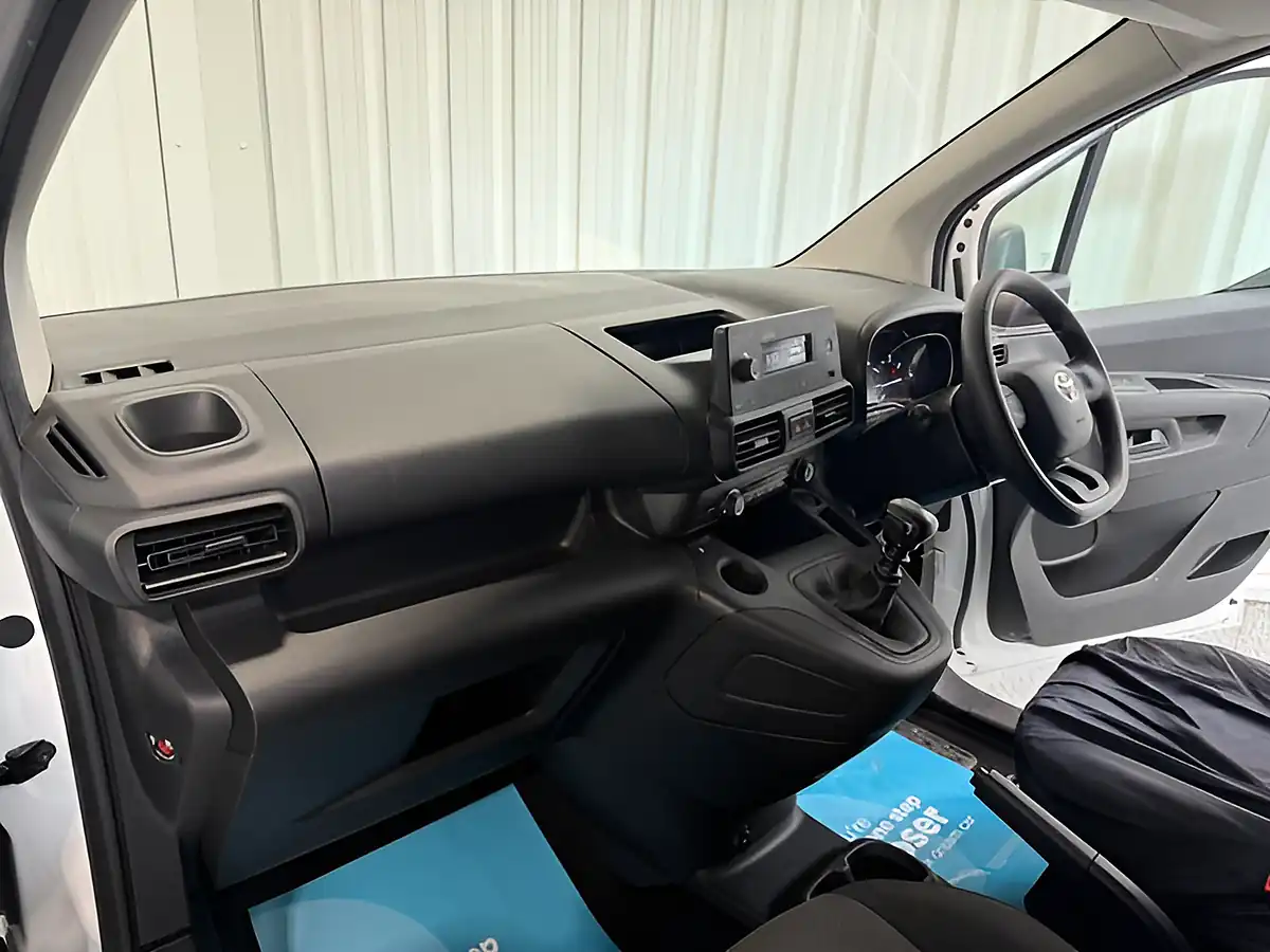 Used 2022 Toyota Proace City Active Vivid White - Interior and Exterior details 11