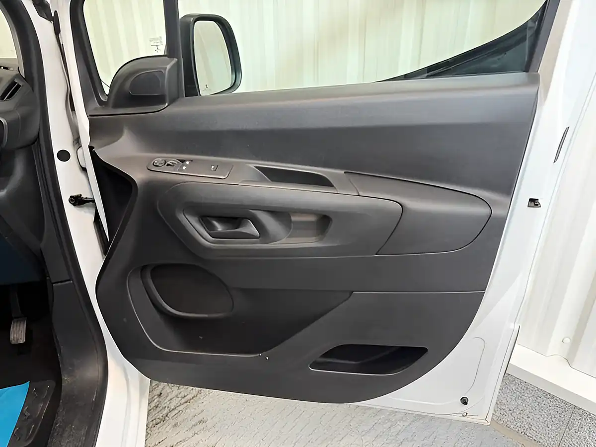 Used 2022 Toyota Proace City Active Vivid White - Interior and Exterior details 13