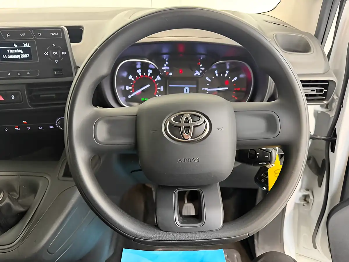 Used 2022 Toyota Proace City Active Vivid White - Interior and Exterior details 14