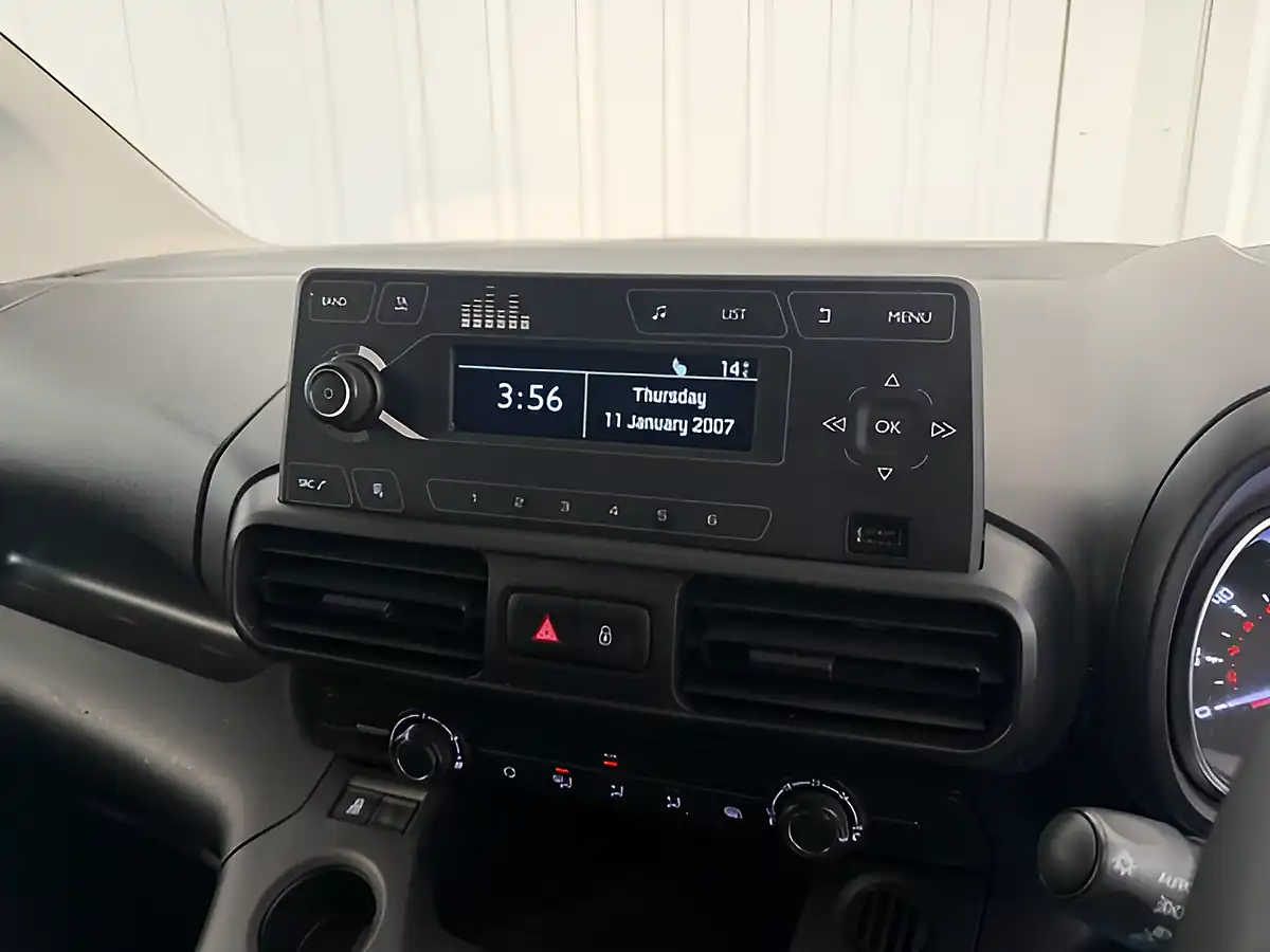 Used 2022 Toyota Proace City Active Vivid White - Interior and Exterior details 16