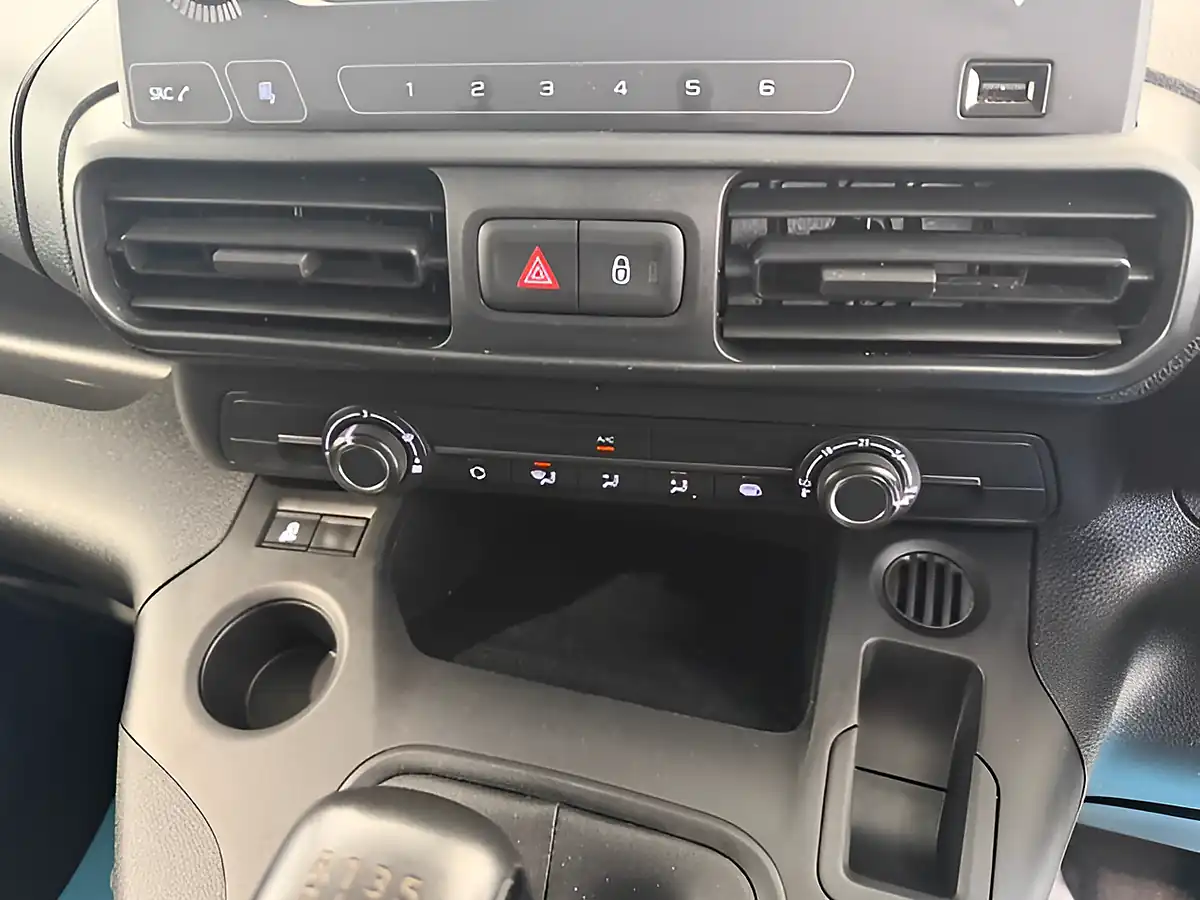 Used 2022 Toyota Proace City Active Vivid White - Interior and Exterior details 17