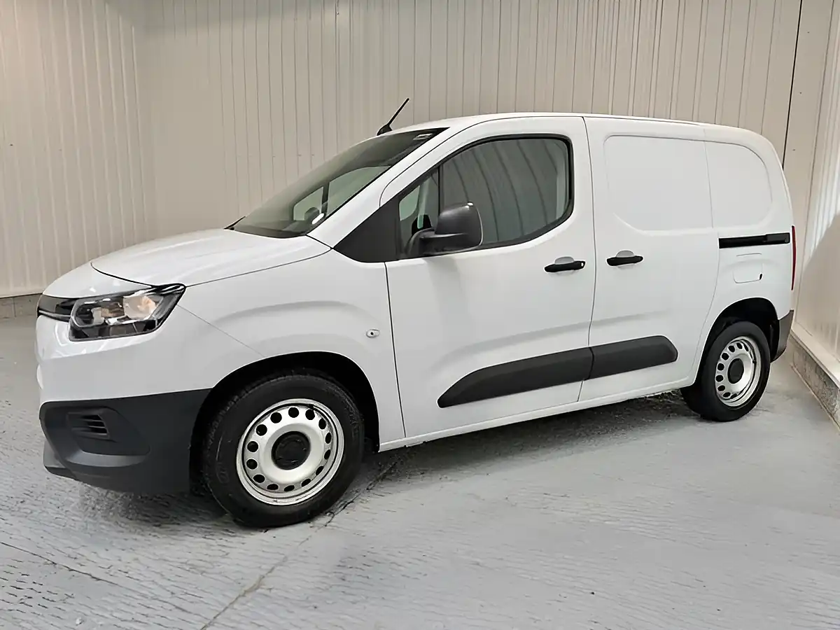 Used 2022 Toyota Proace City Active Vivid White - Interior and Exterior details 3