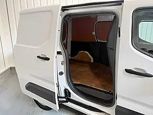 Used 2022 Toyota Proace City Active Vivid White - Interior and Exterior details 5