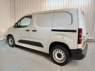 Used 2022 Toyota Proace City Active Vivid White - Interior and Exterior details 6