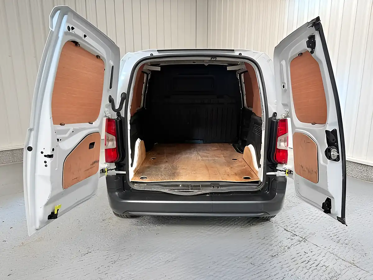 Used 2022 Toyota Proace City Active Vivid White - Interior and Exterior details 9