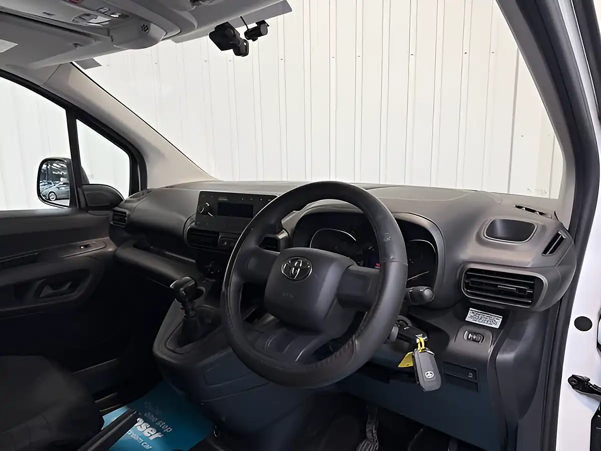 Used 2022 Toyota Proace City Active Vivid White - Interior and Exterior details 10