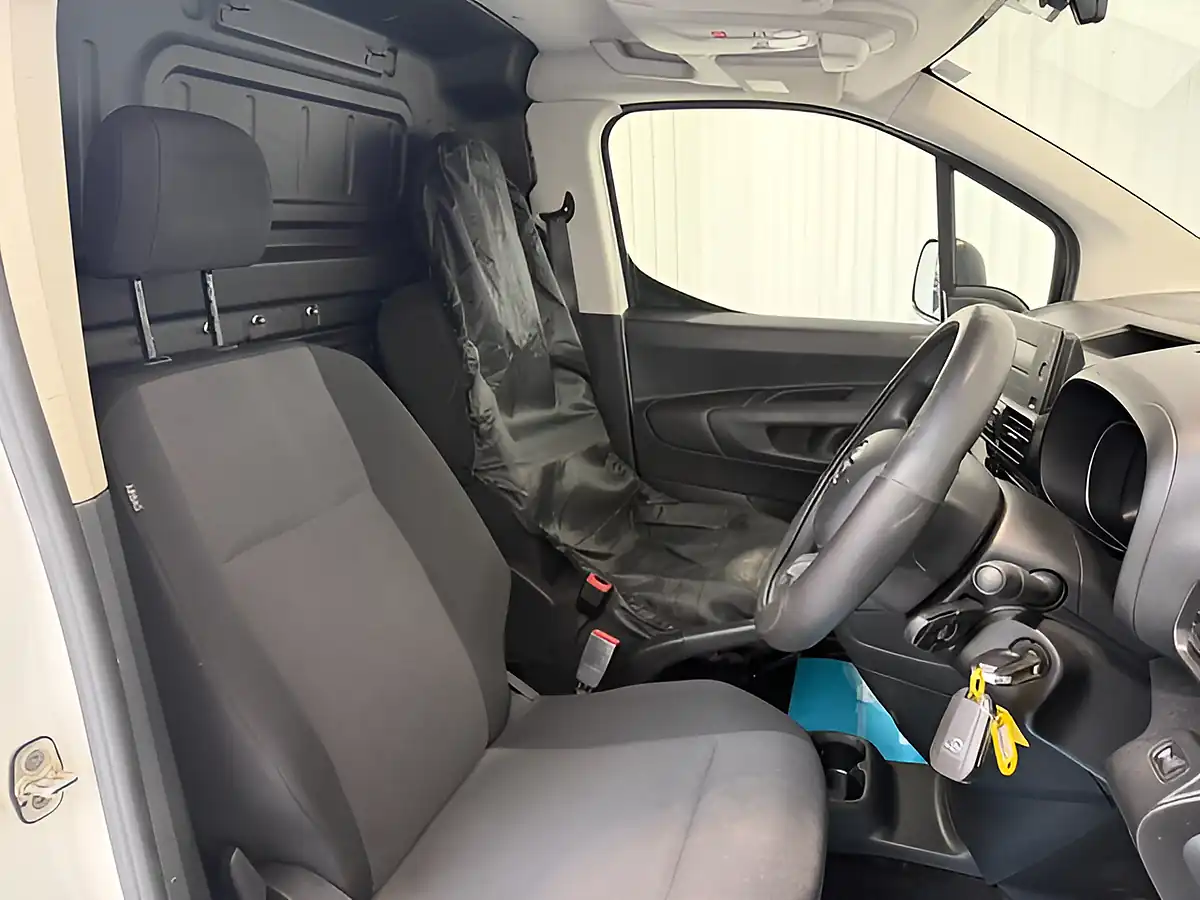 Used 2022 Toyota Proace City Active Vivid White - Interior and Exterior details 13