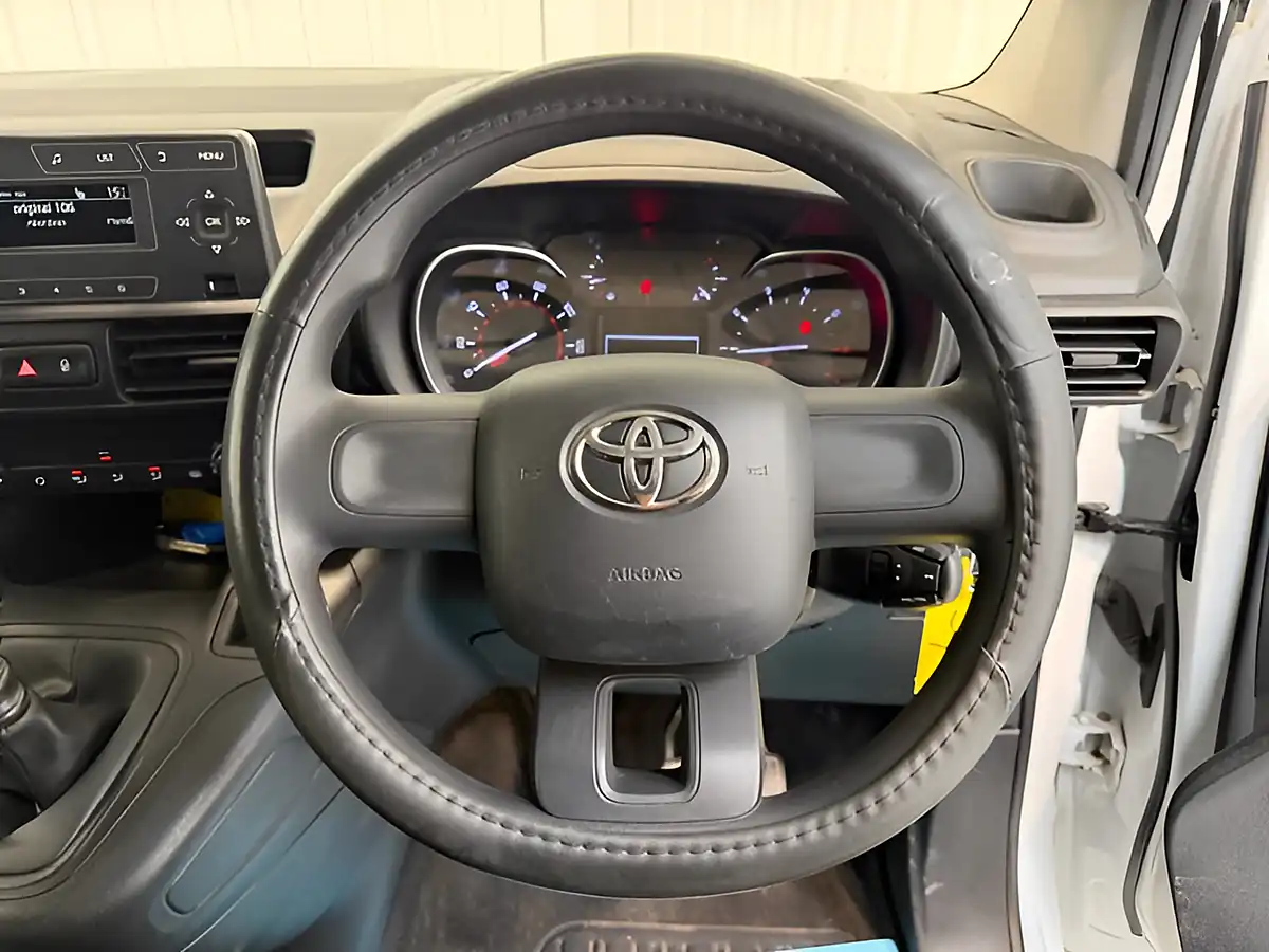 Used 2022 Toyota Proace City Active Vivid White - Interior and Exterior details 14