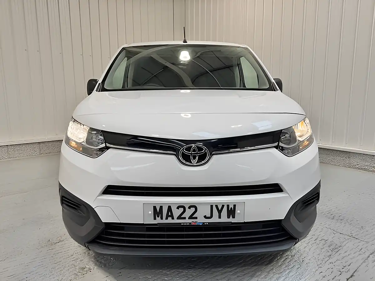 Used 2022 Toyota Proace City Active Vivid White - Interior and Exterior details 2