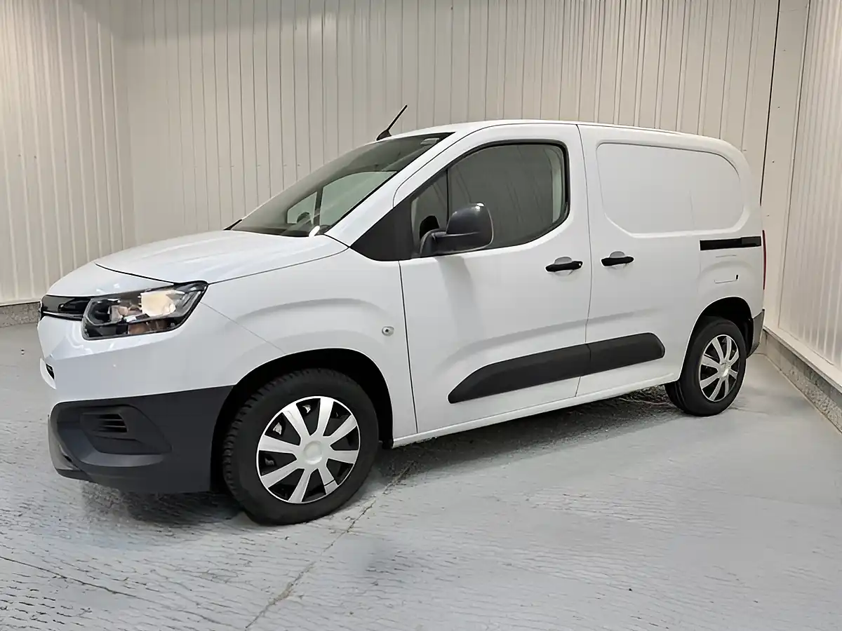 Used 2022 Toyota Proace City Active Vivid White - Interior and Exterior details 3