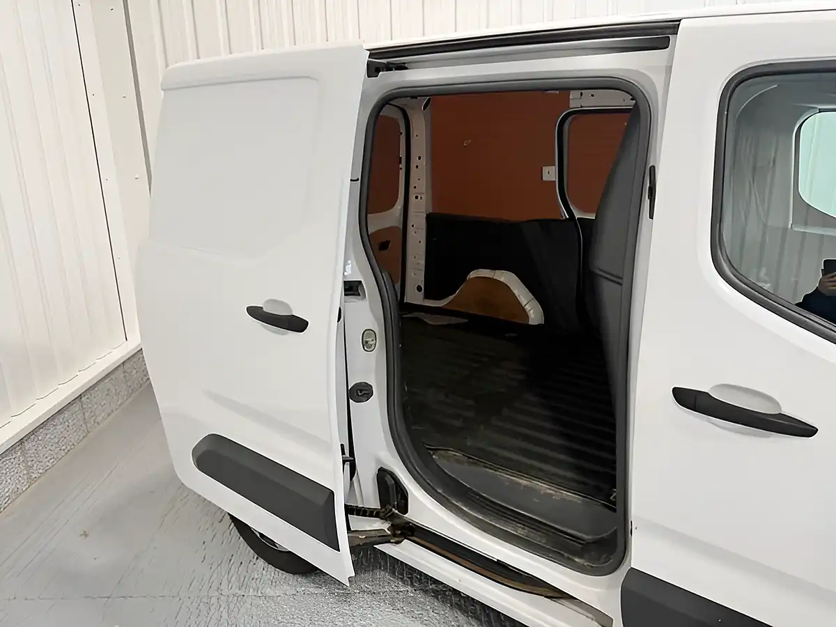 Used 2022 Toyota Proace City Active Vivid White - Interior and Exterior details 5