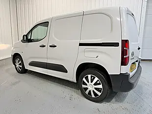 Used 2022 Toyota Proace City Active Vivid White - Interior and Exterior details 6