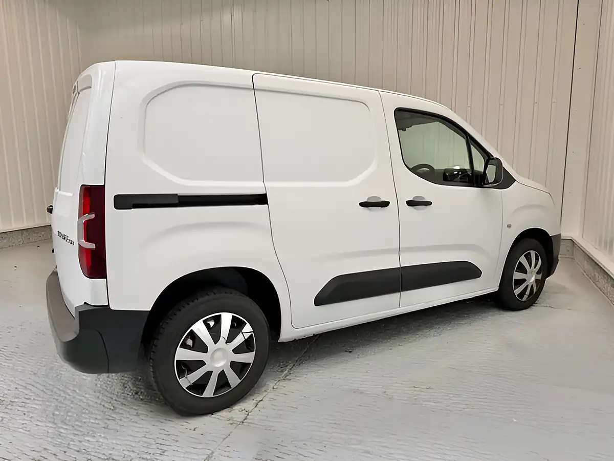 Used 2022 Toyota Proace City Active Vivid White - Interior and Exterior details 8