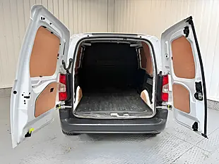 Used 2022 Toyota Proace City Active Vivid White - Interior and Exterior details 9
