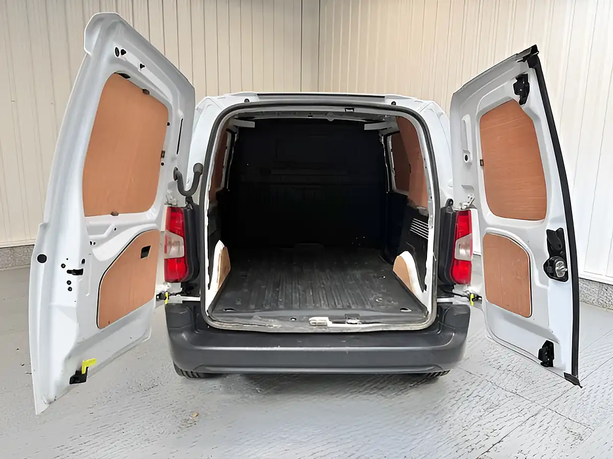 Used 2022 Toyota Proace City Active Vivid White - Interior and Exterior details 9