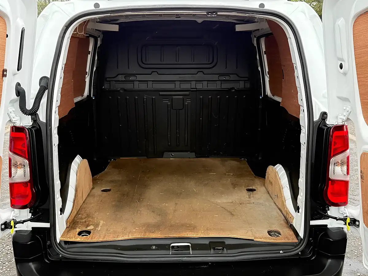 Used 2022 Toyota Proace City Active Vivid White - Interior and Exterior details 12