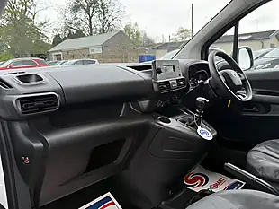 Used 2022 Toyota Proace City Active Vivid White - Interior and Exterior details 16
