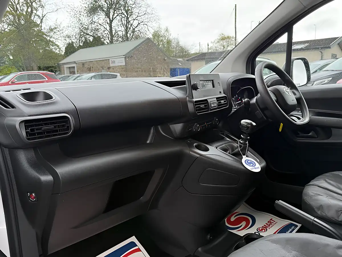 Used 2022 Toyota Proace City Active Vivid White - Interior and Exterior details 16