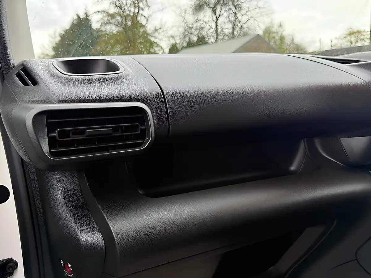 Used 2022 Toyota Proace City Active Vivid White - Interior and Exterior details 17