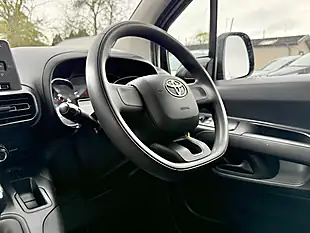 Used 2022 Toyota Proace City Active Vivid White - Interior and Exterior details 19