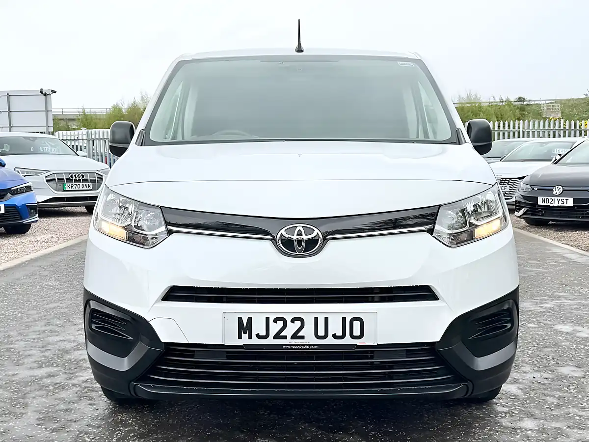 Used 2022 Toyota Proace City Active Vivid White - Interior and Exterior details 2