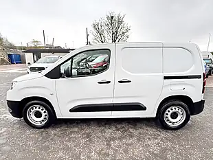 Used 2022 Toyota Proace City Active Vivid White - Interior and Exterior details 7