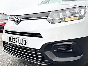 Used 2022 Toyota Proace City Active Vivid White - Interior and Exterior details 8